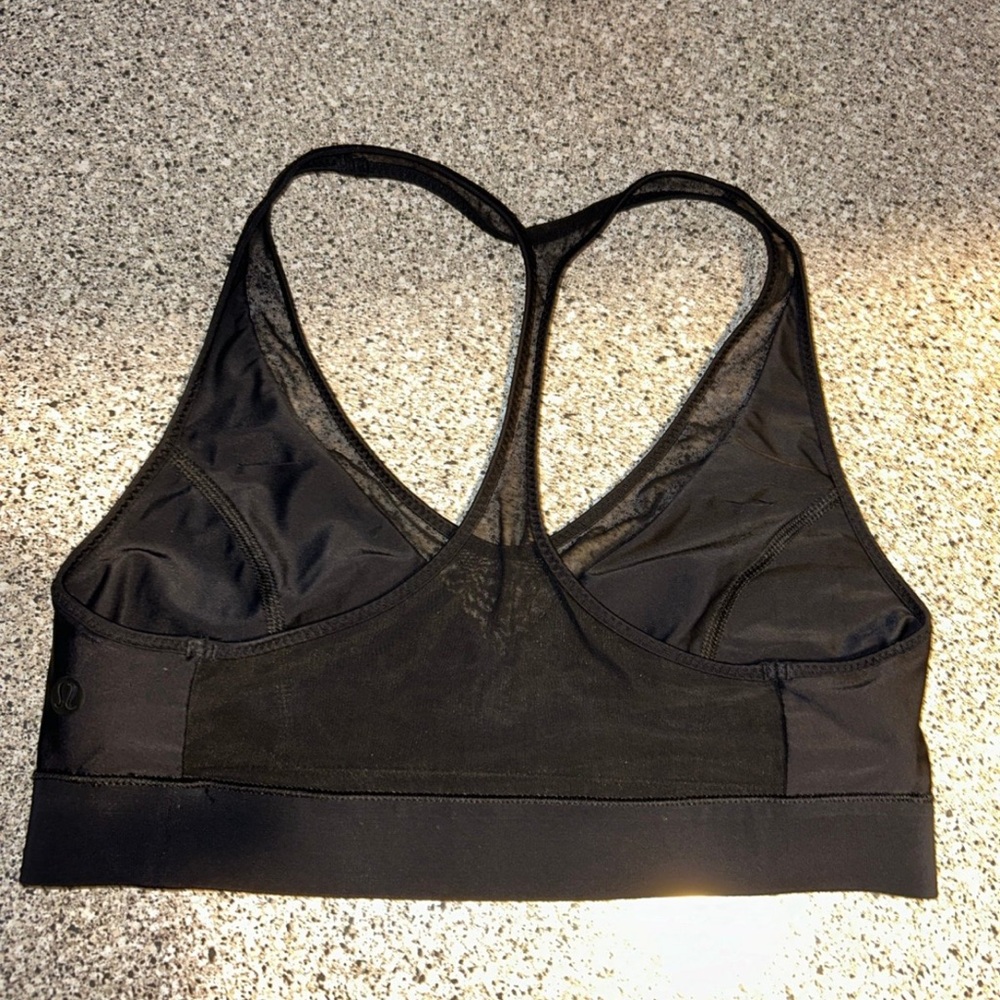 Lululemon Sports Bra Size 4 like new missing size tag but size 4